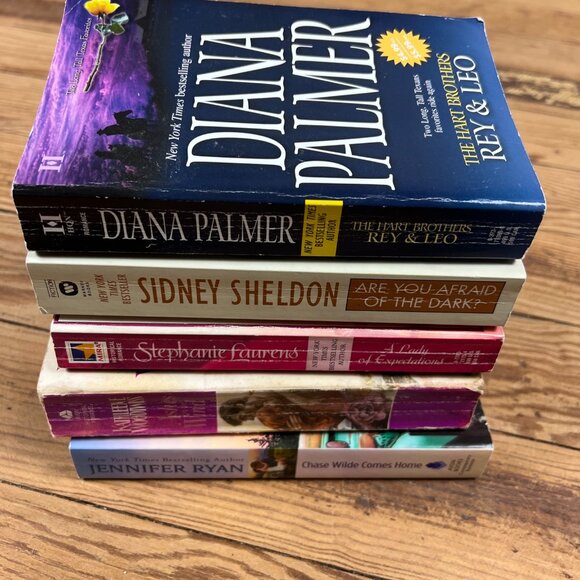 Lot 5 New York Times Bestsellers Paperback Novels - Picture 12 of 13